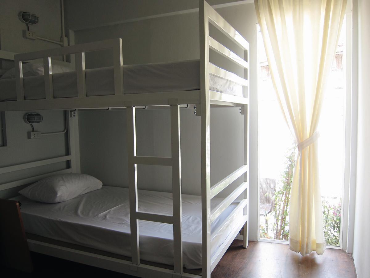 Baan Nai Trok Hostel Bangkok Buitenkant foto