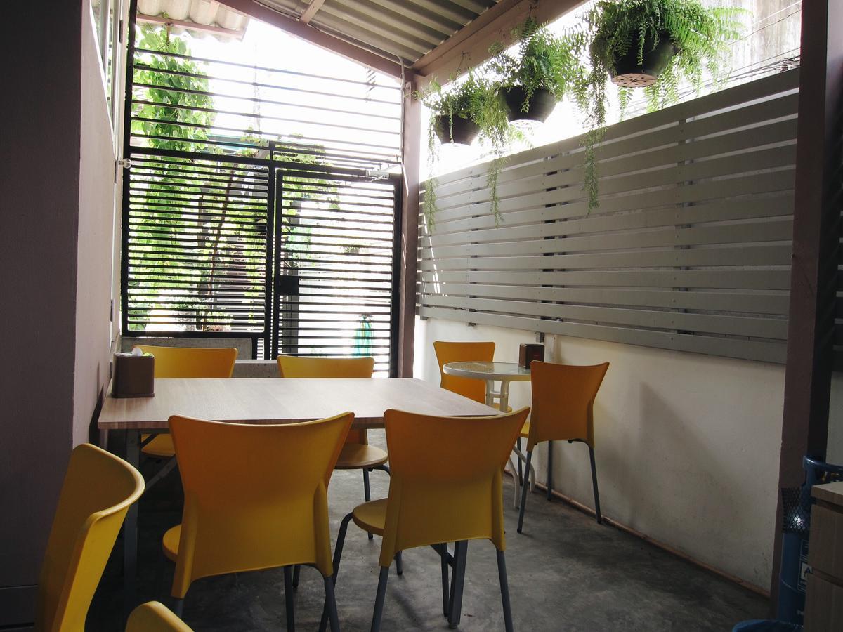 Baan Nai Trok Hostel Bangkok Buitenkant foto